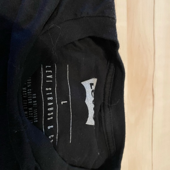 levis tee - Picture 3 of 3